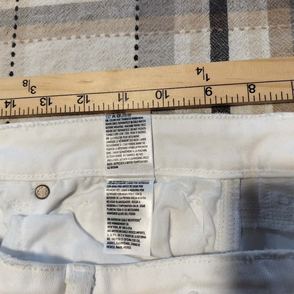 American Eagle Distressed/Ripped White Mom Jeans‎ Straight Leg Size 14 Casual - Picture 4 of 8